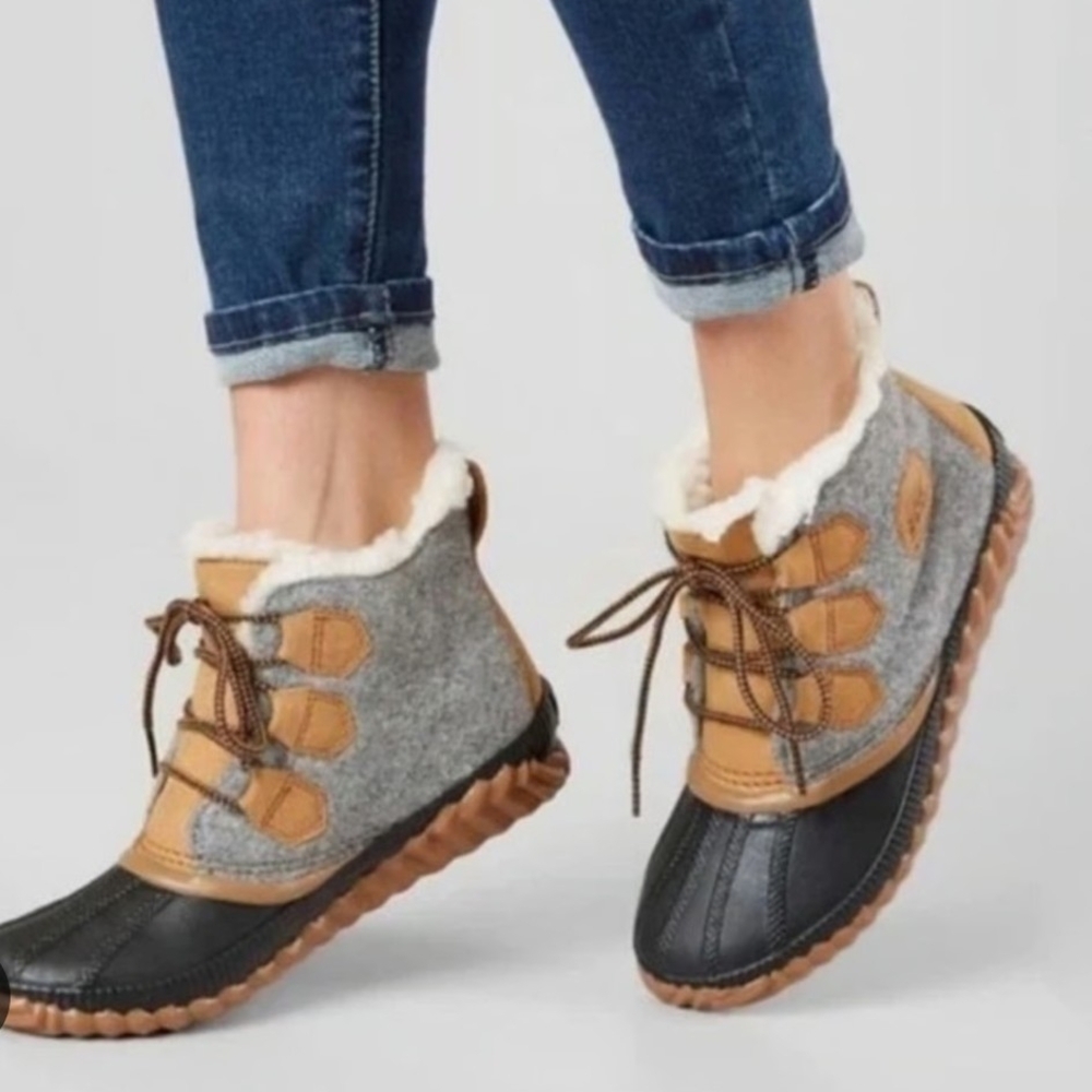Sorel Out N About Plus Waterproof Boot Women Size 5. Closing Closet